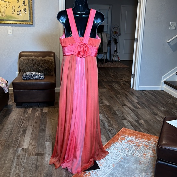Kay Unger NY | size 12 | self:100% silk & lining: 100% polyester | Coral Color - Picture 8 of 11